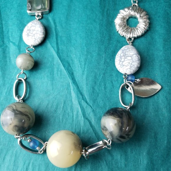 2/15$ Chico's big beads necklace - Picture 2 of 6